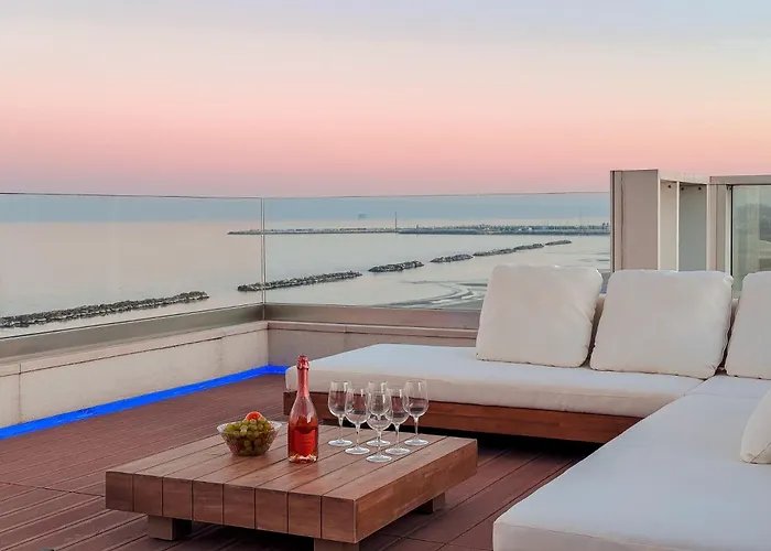 Luxury Penthouse - Private Parking And By Host Hero Apartament