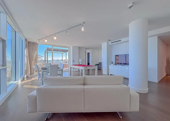 Luxury Penthouse - Private Parking And By Host Hero Apartament *