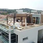 Luxury Penthouse - Private Parking And By Host Hero Апартаменты *