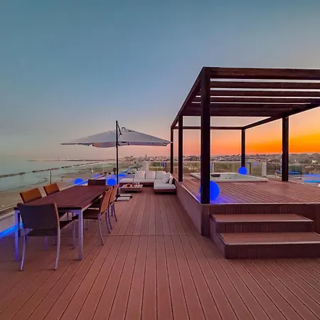 Luxury Penthouse - Private Parking And By Host Hero Apartament