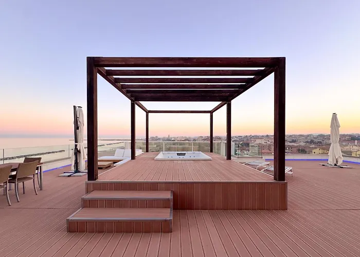 公寓 Luxury Penthouse - Private Parking And By Host Hero 西维尔诺瓦·马尔凯